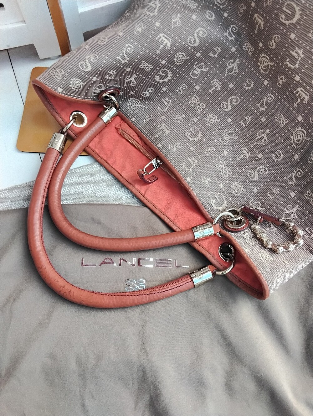 Lancel Paris Salvatore Dali Designed Tote Bag - Picture 11 of 12